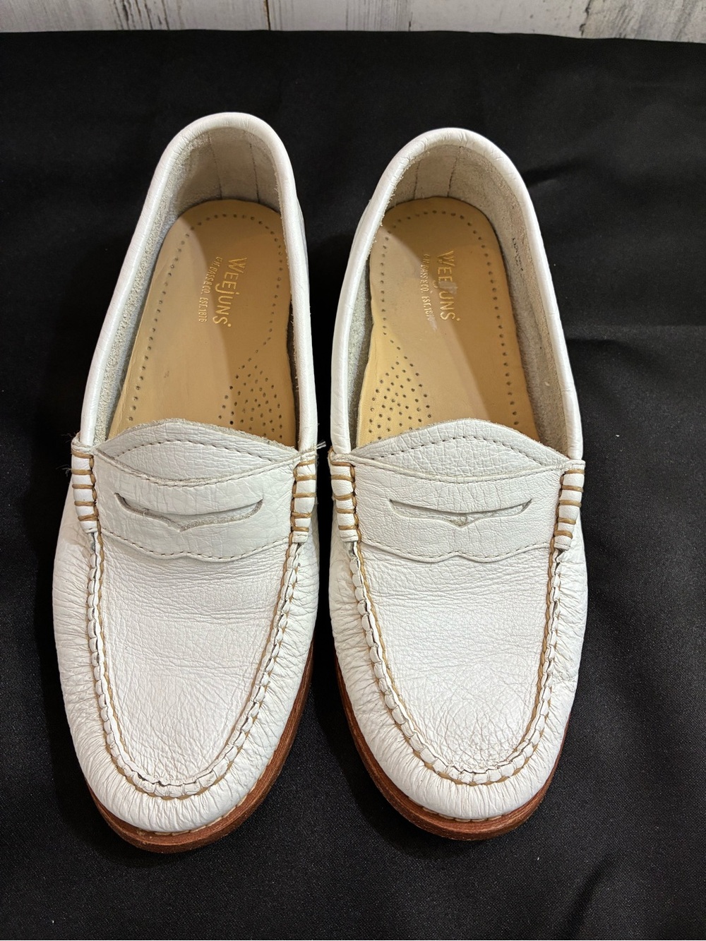 Vintage Weejuns  by GH Bass & Co handcrafted soft  leather. Women’s Sz 6 M